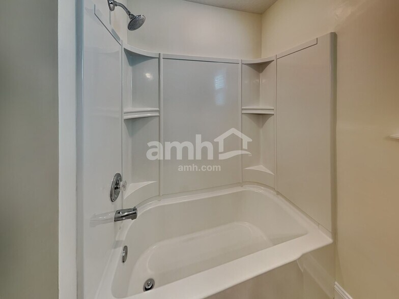 Building Photo - 3102 Creek Village Ln