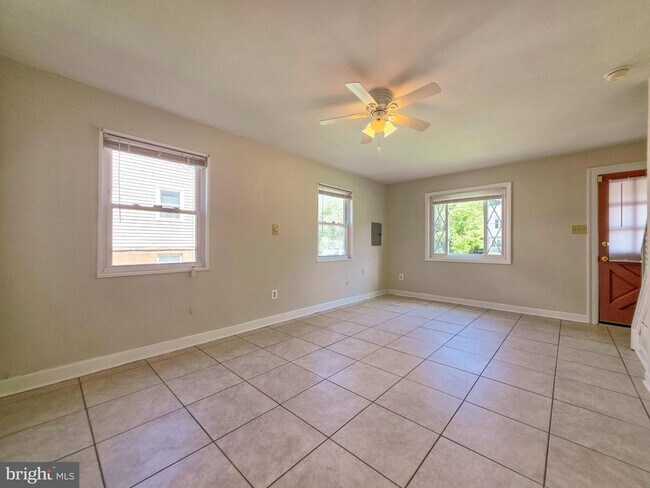 Building Photo - 5818 Fifer Dr