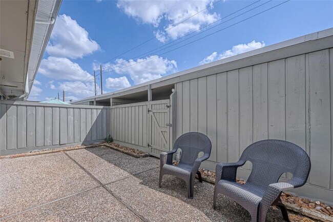 Building Photo - 6329 Del Monte Dr