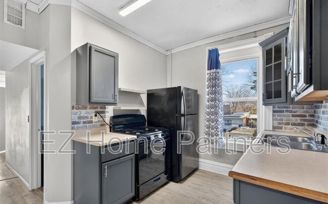 Building Photo - 3005 S Compton Ave