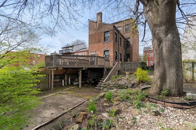 Building Photo - Charming - Manchester Home