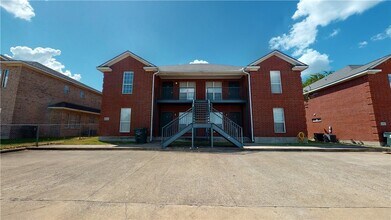 Building Photo - 1509 Hollow Hill Dr