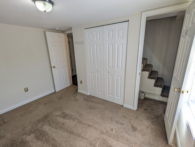 Building Photo - Charming two level row house in downtown Frederick available now!