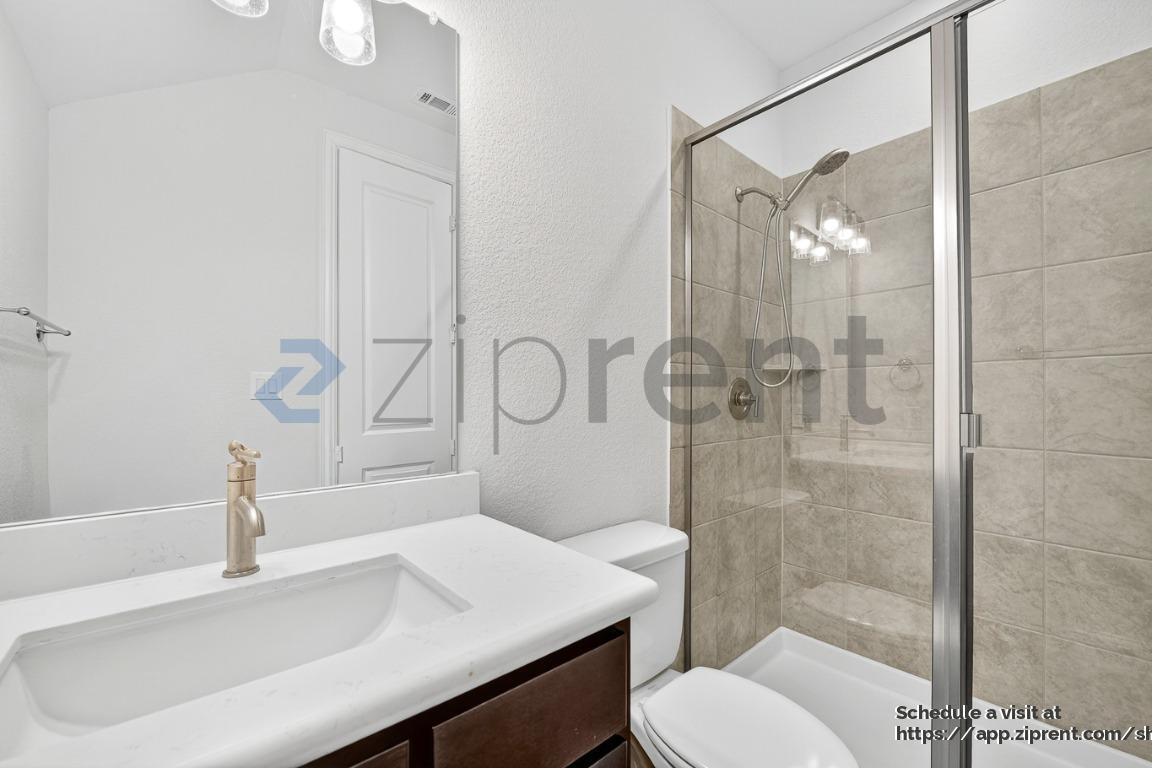 Building Photo - 717 Rosemary Rd