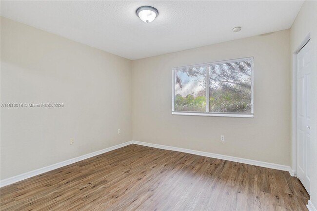 Building Photo - 3717 Sonoma Dr