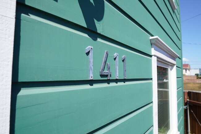 Building Photo - 1411 Peralta St