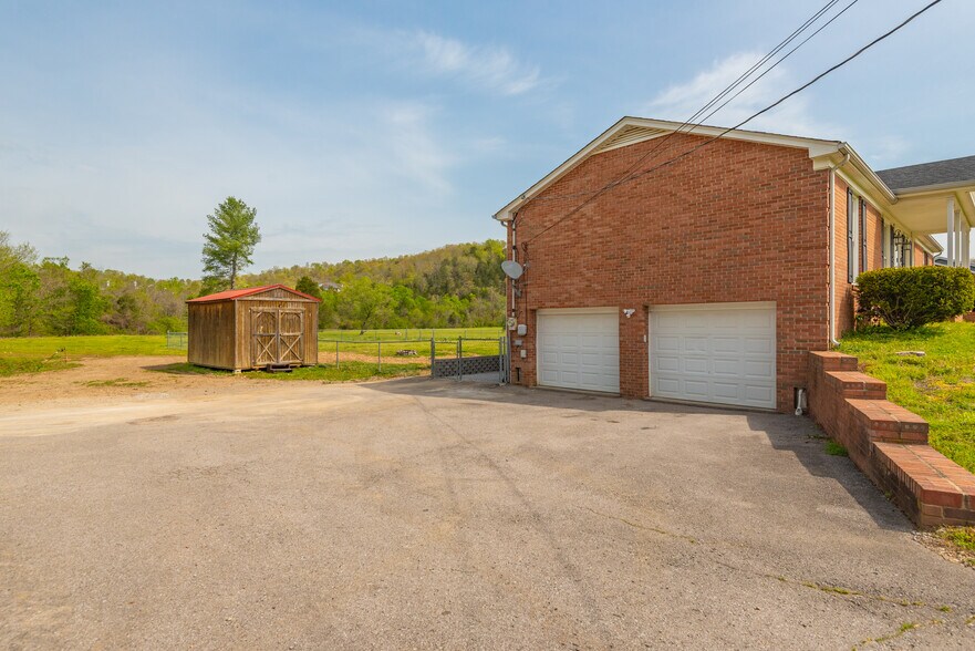 Building Photo - 1009 Little Marrowbone Rd