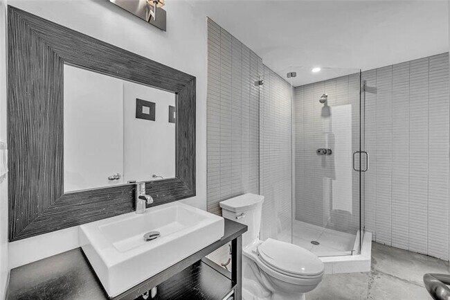 Building Photo - 1511 NE 4th Pl