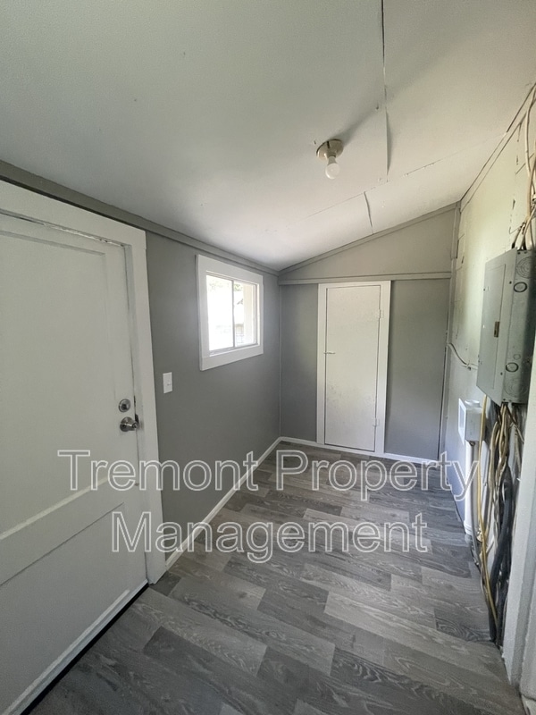 Building Photo - 2601 E 41st St