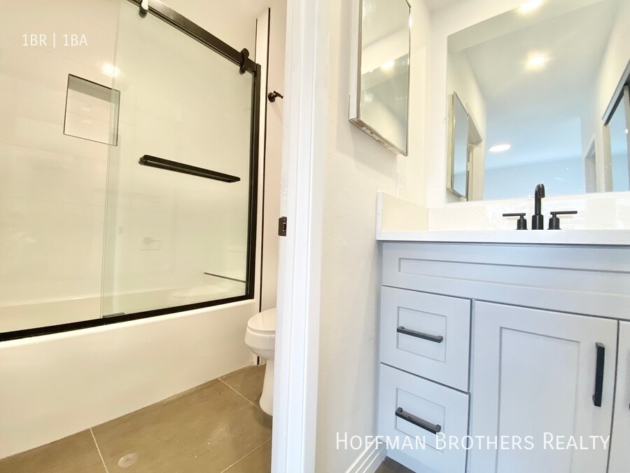 Building Photo - 1240 S Bronson Ave