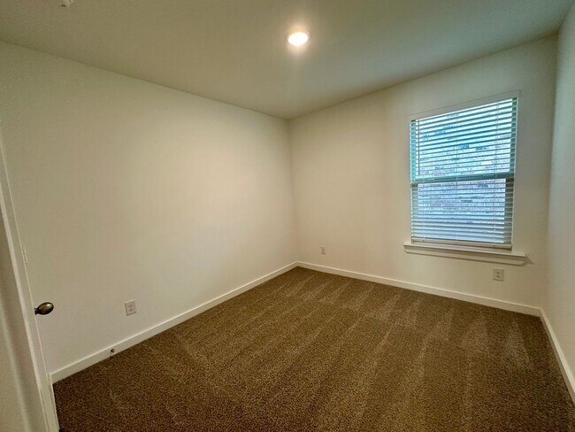Building Photo - 3 bed 2 bath - Frenship ISD