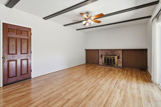 Building Photo - What a Great Home! Available Now!