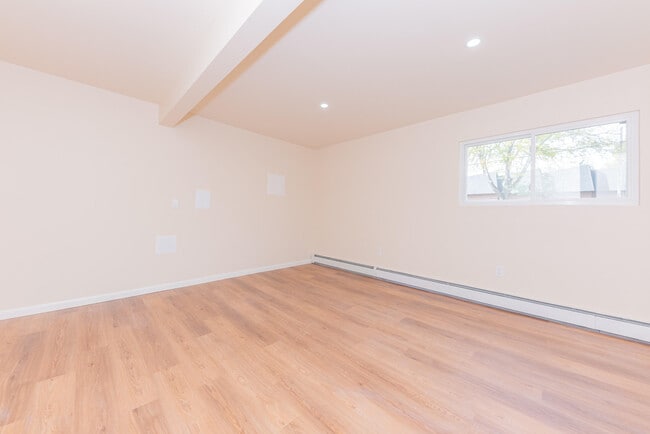 Building Photo - 1520 Traver Rd