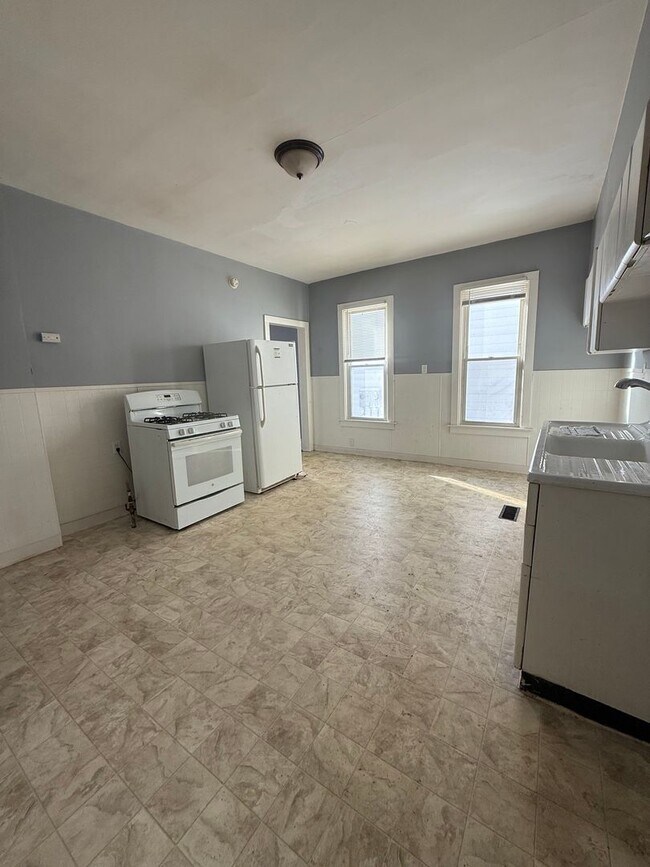 Building Photo - 51 James St