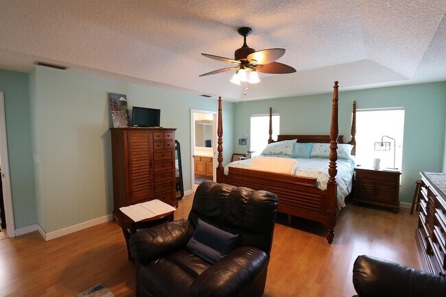 Building Photo - 909 Colonial Dr