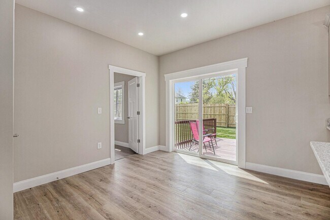 Building Photo - 6 Maple Vlg Ct