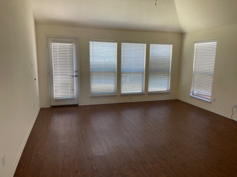 Building Photo - 412 Windridge Dr