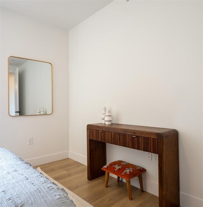 Building Photo - 1701 Simond Ave Ave