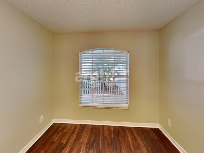 Building Photo - 1913 Southern Oak Loop