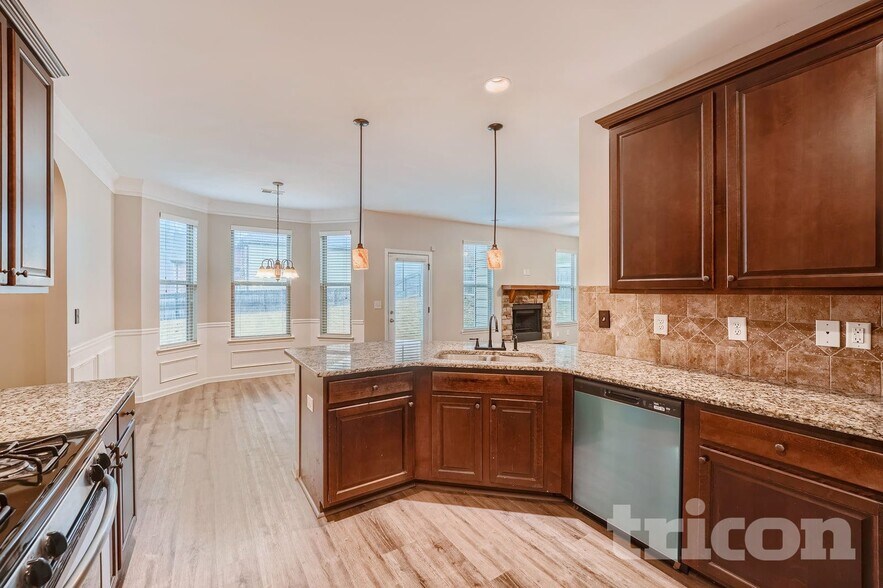 Building Photo - 4025 Trimrose Ct