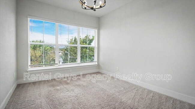 Building Photo - 409 Crestview Dr