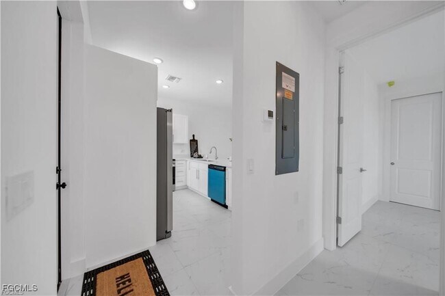 Building Photo - 2416-2418 Xelda Ave N