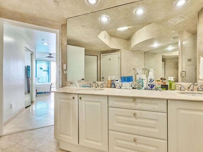Building Photo - 3720 S Ocean Blvd