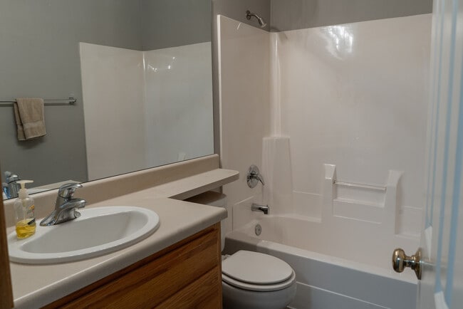 Building Photo - 7337 Collister Rd