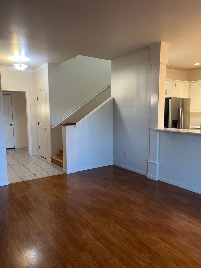 Building Photo - 2 Bedroom 2.5 Bath House