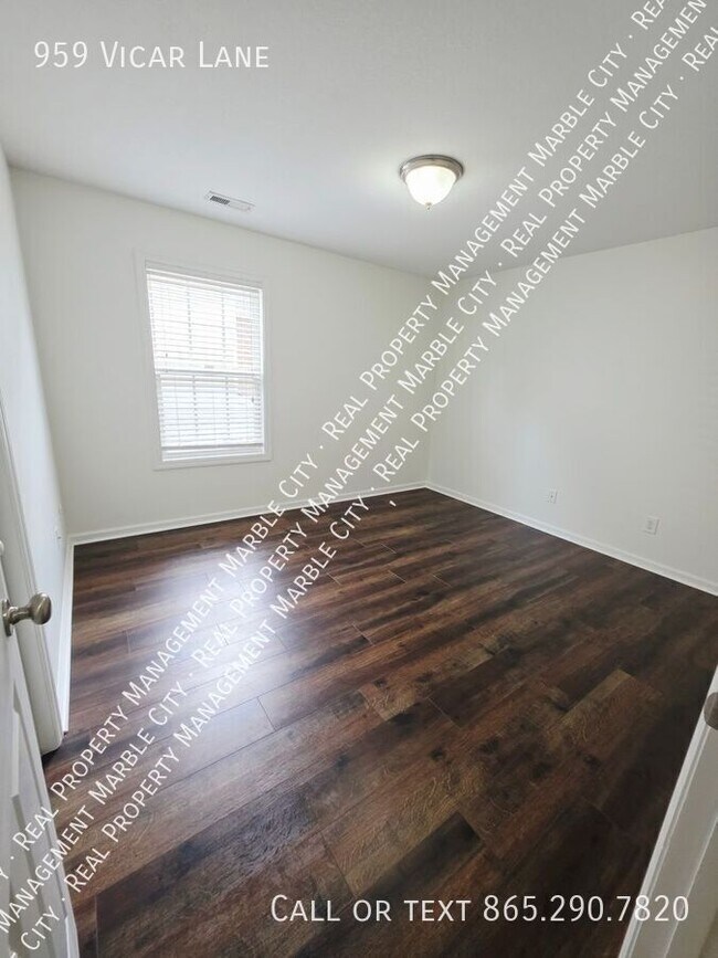 Building Photo - 959 Vicar Ln