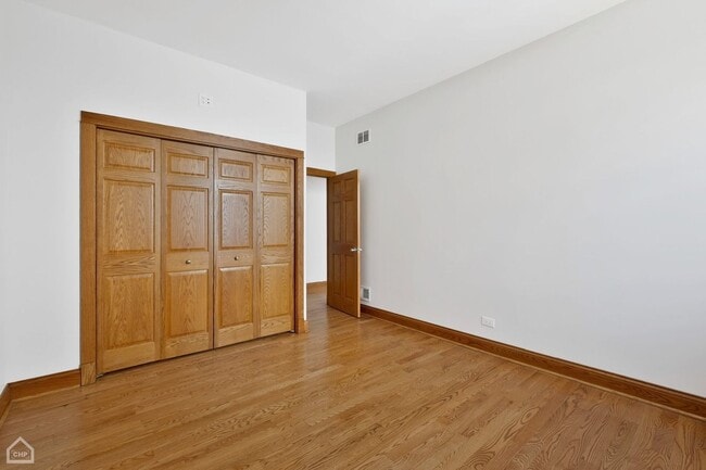 Building Photo - 4544 N Western Ave