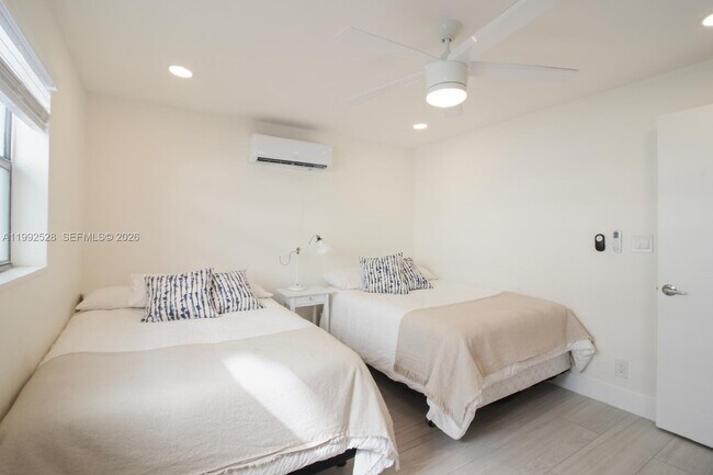 Building Photo - 1440 SE 15th St