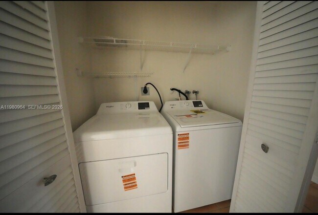 Building Photo - 9921 SW 164th Ct