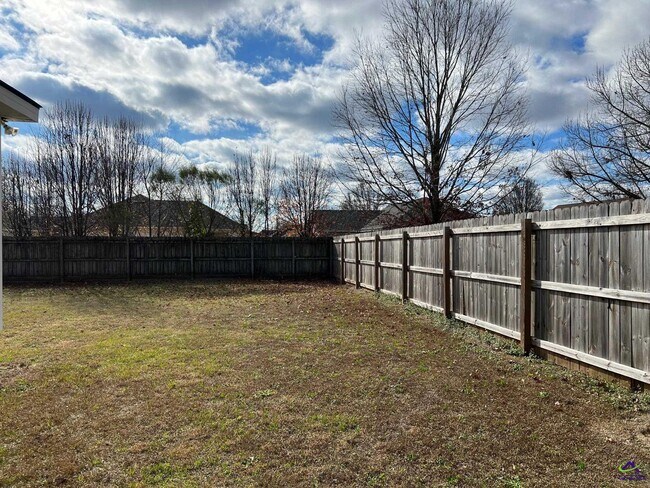 Building Photo - 105 Sark Dr