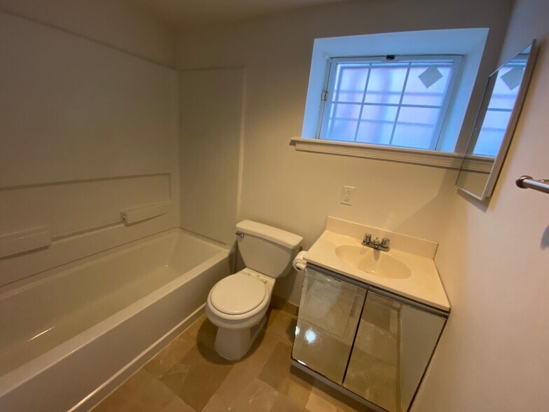 Building Photo - 3901 Baring St