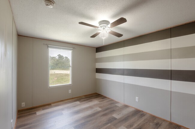 Building Photo - 37 C Riverside Ln