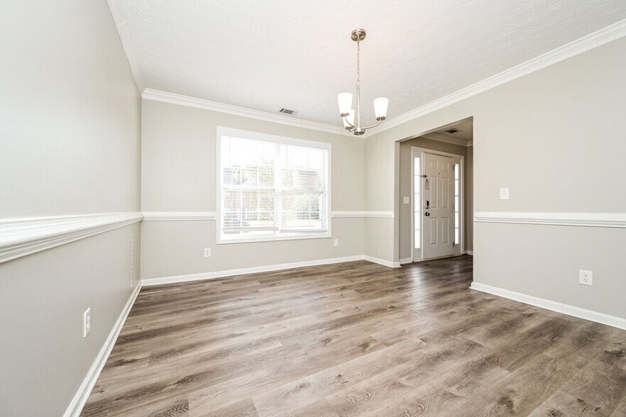 Building Photo - 145 Trelawney Ln