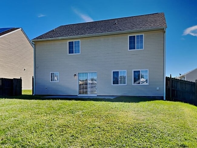 Building Photo - 802 Brantford Dr