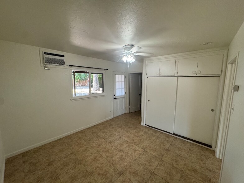 Building Photo - 723-729 N Ferger Ave