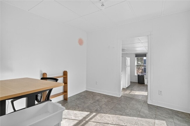 Building Photo - 607 N Cayuga St