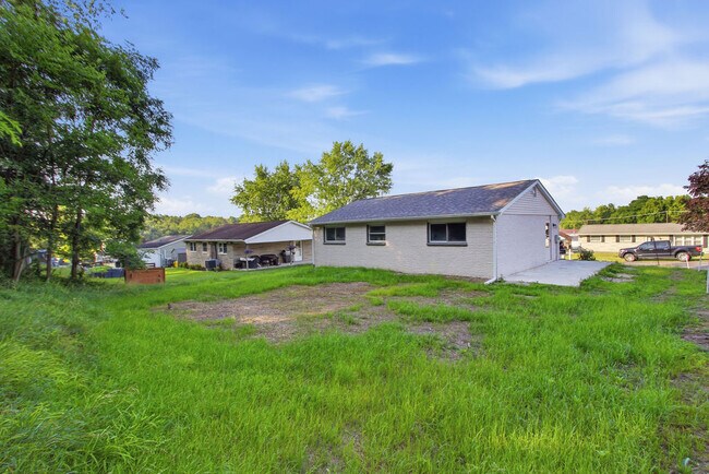 Building Photo - 29 Janyce Dr