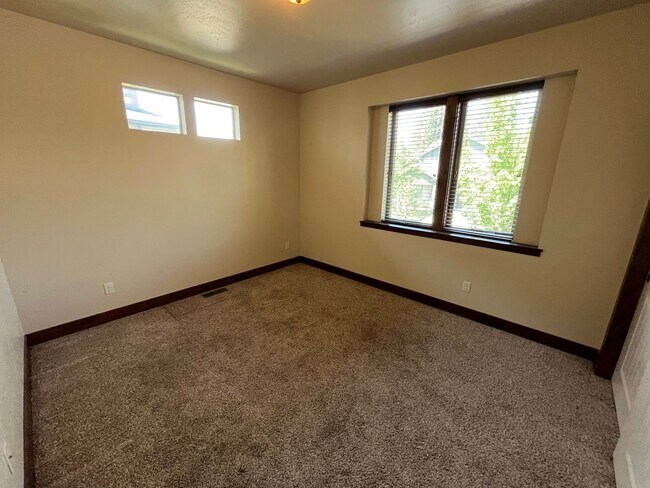 Building Photo - 61064 SE Ruby Peak Ln
