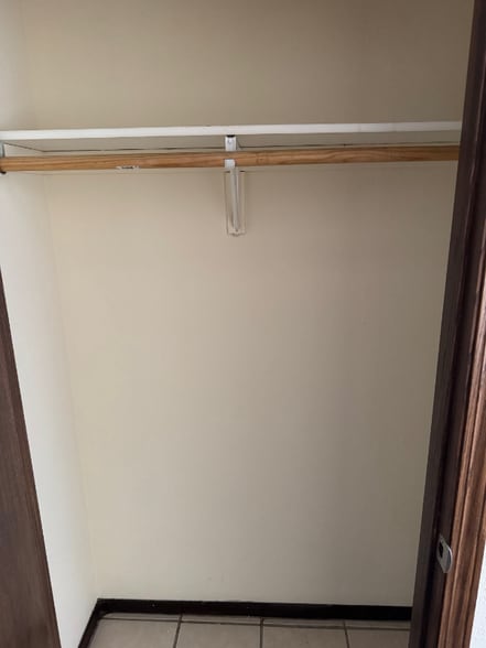 Building Photo - 995 St Albans St N