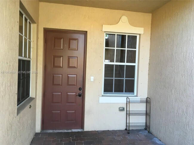 Building Photo - 3338 Lakeside Dr