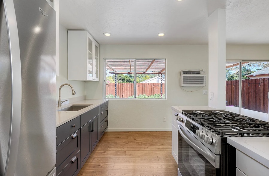 Building Photo - 2371 Berry St