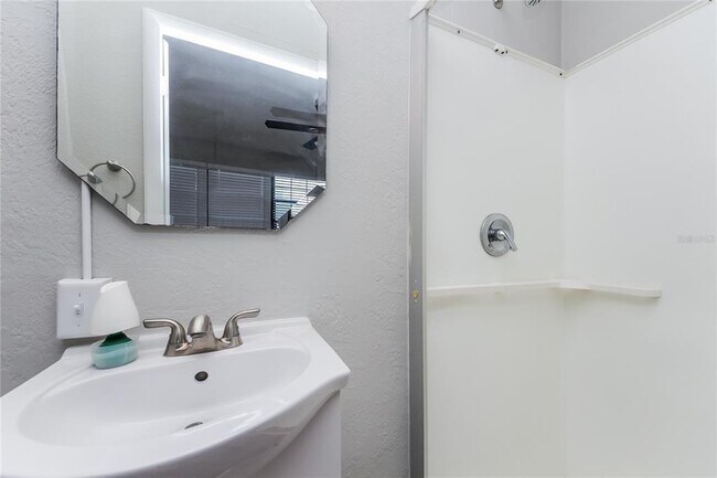 Building Photo - 2843 Riddle Dr