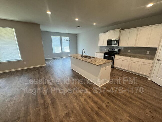 Building Photo - 204 Verger Dr
