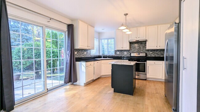 Building Photo - 1910 Avalon Dr