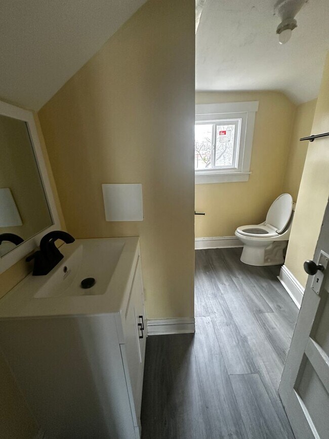 Building Photo - Spacious Home in Pulaski