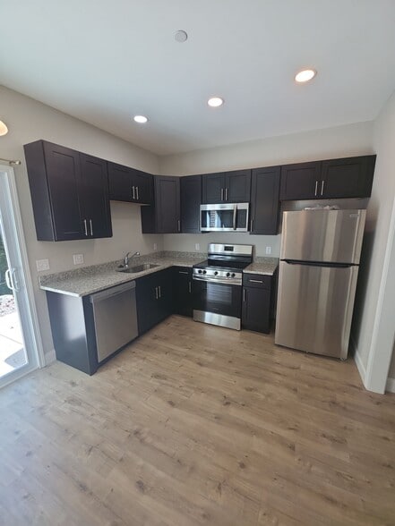 Building Photo - 5206 Oak Point Ct